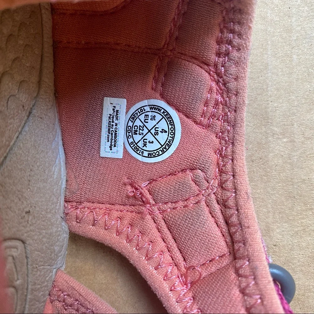 Keen kids’ pink Newport H2 sandals size 4